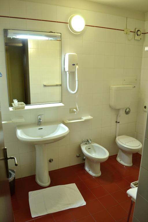 Hotel Ezzelino San Zenone ภายนอก รูปภาพ