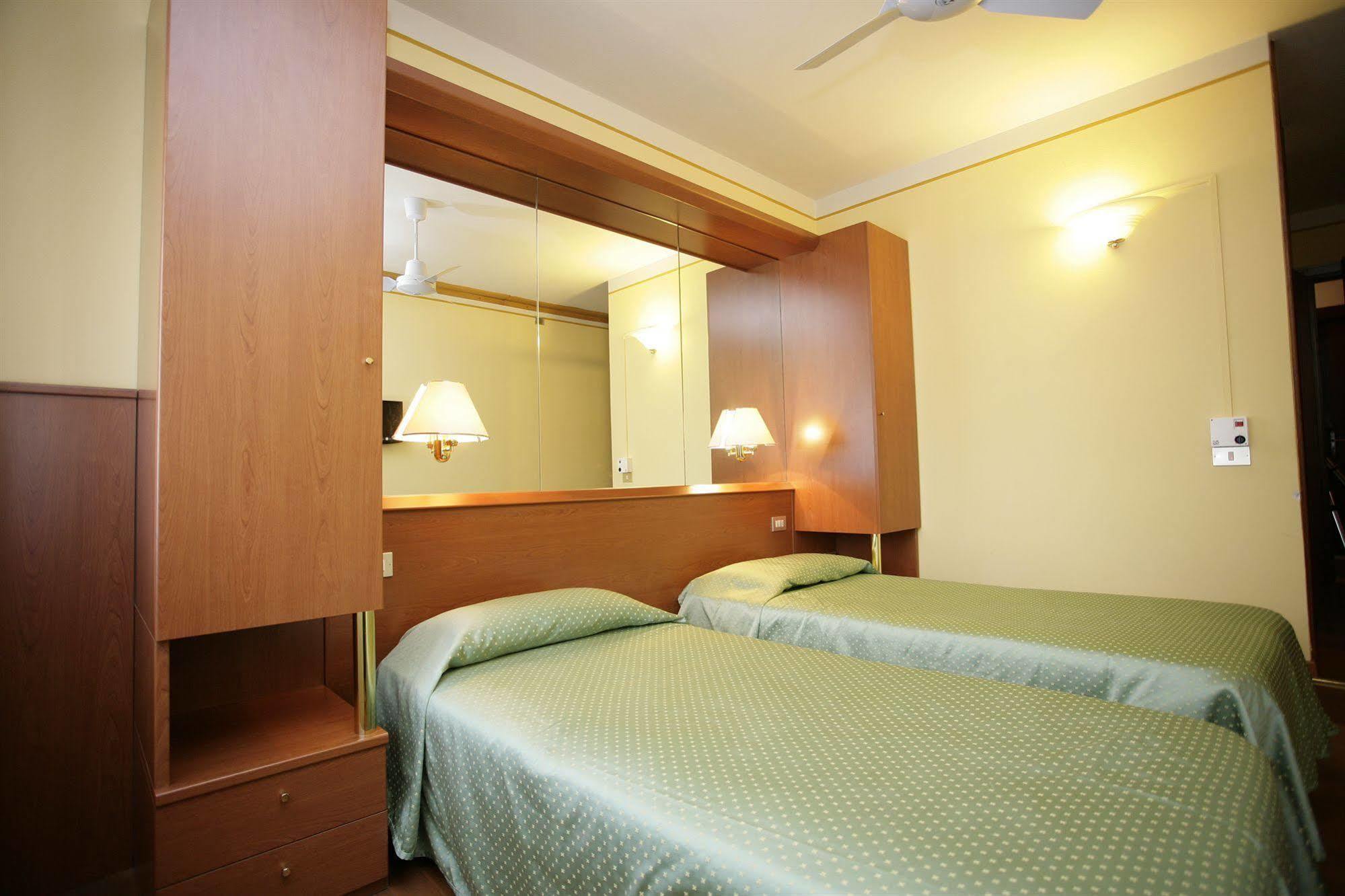 Hotel Ezzelino San Zenone ภายนอก รูปภาพ