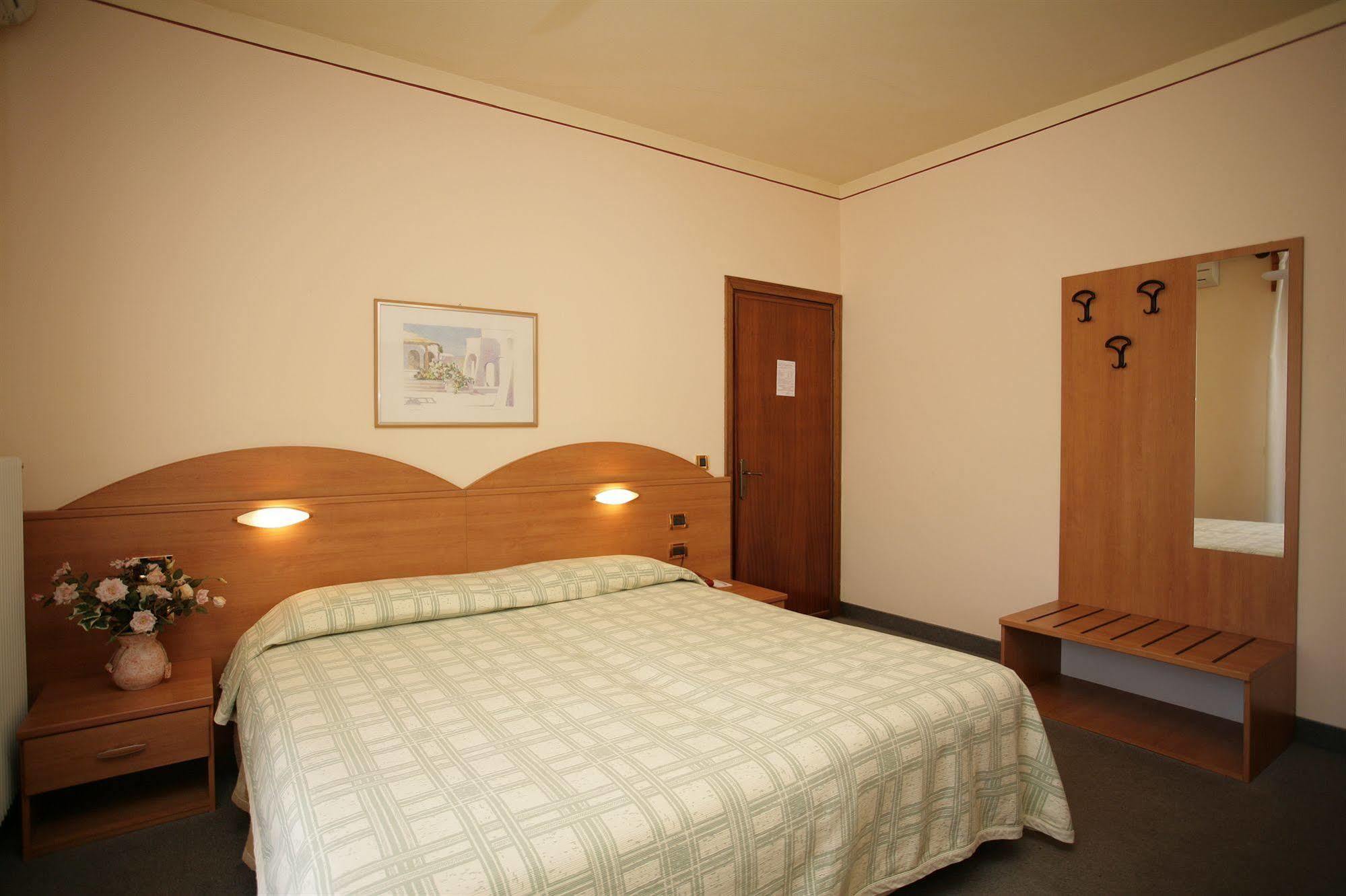 Hotel Ezzelino San Zenone ภายนอก รูปภาพ